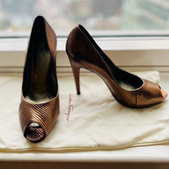 Salvatore Ferragamo - Peep Toe Platform Pump Heels Metallic Brown 8b - Picture 5 of 16